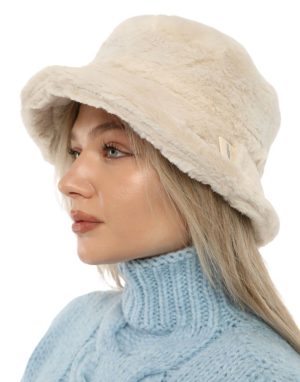 kadın krem peluş şapka